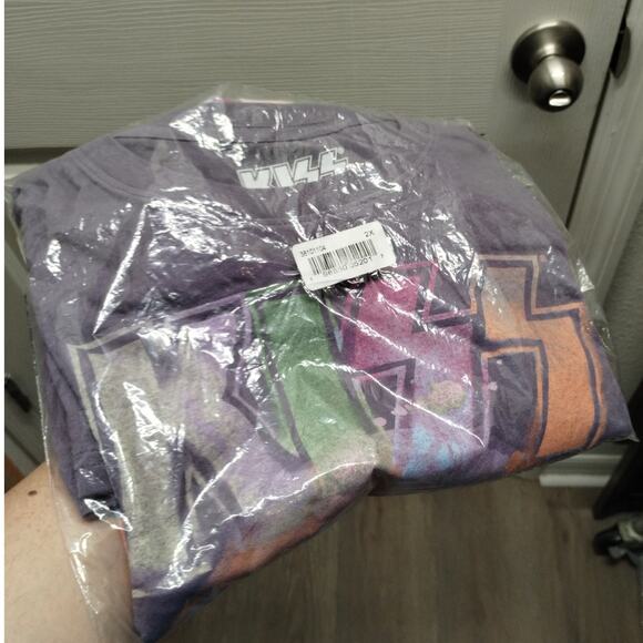 KISS Women's Size 2X NEW Purple Graphic Distressed Short Sleeve Band T-Shirt - Picture 5 of 6